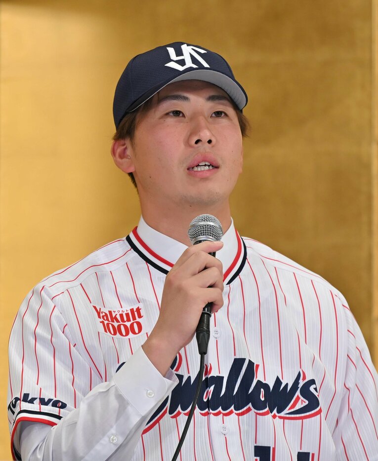 昨年ヤクルトのドラフト1位・西舘昂汰。やはりトミー・ジョン手術からの復活を期すが来季は育成契約と報じられた　©JIJI PRESS
