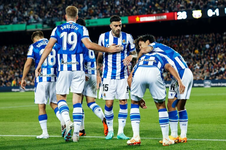 今季9点目！ 久保建英が凄まじい「バルサ撃破ドリブル、ブスケッツ退団・優勝セレモニーが同時に」カメラマンが見た“美しいカンプノウの夜”(36)