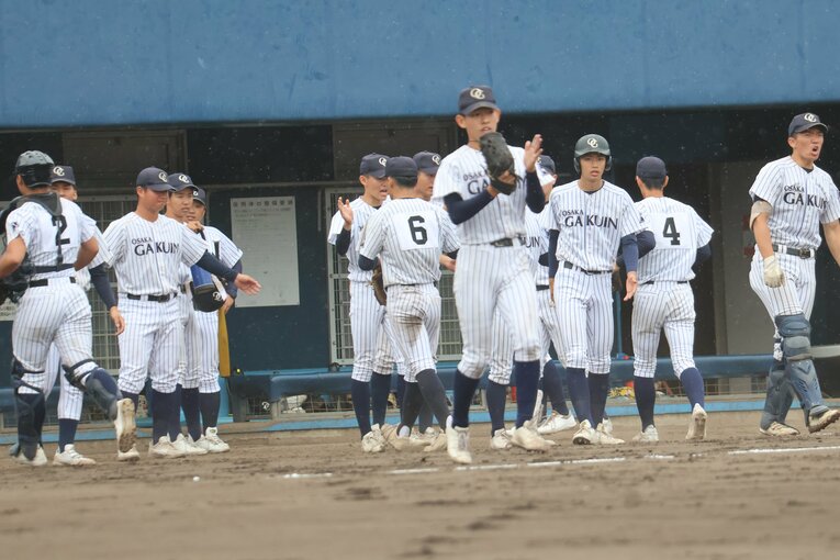 強豪を撃破し喜ぶナイン　©Fumi Sawai