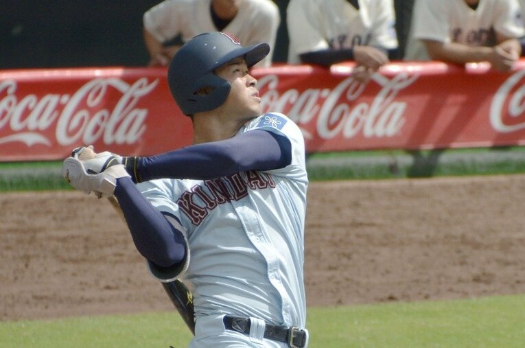 ドラフト目玉候補ベスト3　内野手編（1）近畿大・佐藤輝明内野手（186cm92kg・右投左打・兵庫仁川学院） ／ photograph by KYODO
