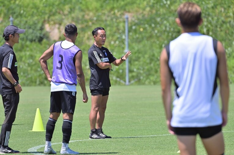 練習中も大きな声で指示を出す　©Hideki Sugiyama