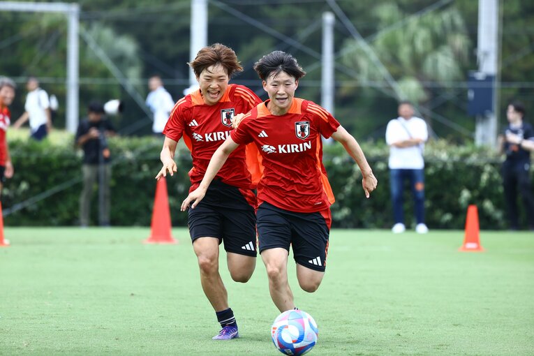 国内合宿での藤野と浜野。新世代の2人が、なでしこに新風を吹かせるはず　©JFA/AFLO