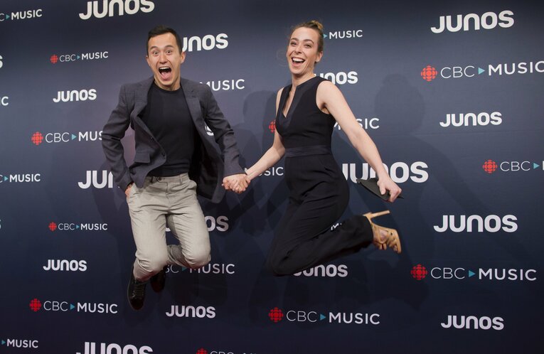 ジュノ―賞のレッドカーペットに登場したパトリック・チャン＆エリザベス・パットナム夫妻　©AFLO