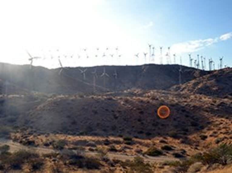 トレイルの脇には多くの風車が立ち並ぶ。