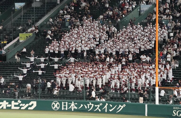 三塁側の広陵スタンドにはブラバンやチアの姿もなかった。今回の件とは無関係だというが…【スワイプするとそのほかの写真もご覧になれます】　©Sankei Shimbun