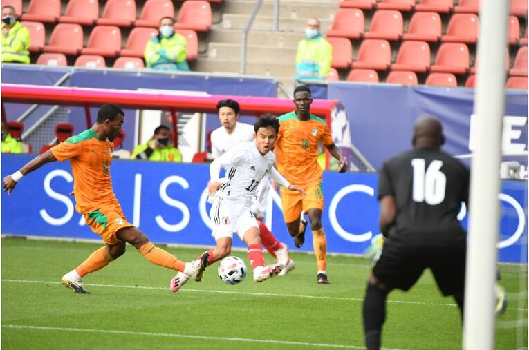 連係不足は“想定内” 19歳久保建英が森保Jで見せた「身体能力差を埋める」クレバーな技術(52) ／ photograph by JFA