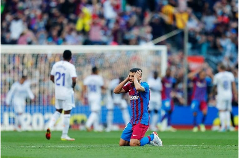 《メッシとロナウド不在の寂しさ》カメラマンが見たクラシコの新風景　17歳ガビや仲良しバルサ＆レアルサポ、殊勲ビニシウスへの“罵倒”(18)