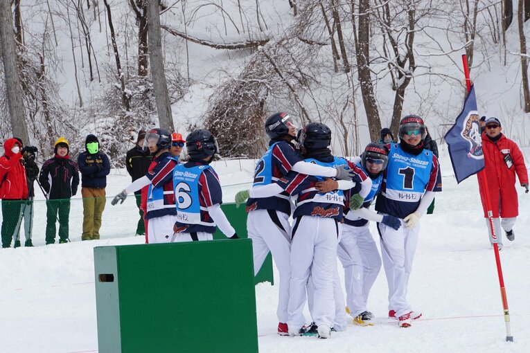 スターチームSKYWARDに圧勝し、歓喜に沸く稲穂Blizzard
