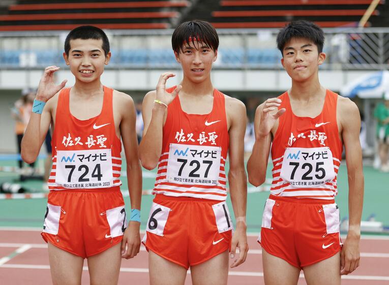 昨年のインターハイ3000m障害決勝に出場した佐久長聖の選手たち。左の3位・遠藤大成は優勝した永原颯磨（中央）への意識を持ちながら青学大へ。一番右は8位の佐々木哲　©KYODO