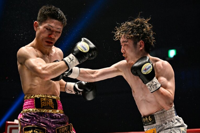 ユーリ阿久井政悟と名勝負を繰り広げ、WBA・WBC統一王者となった寺地拳四朗。寺地を支える加藤健太トレーナーに激闘のウラ側を聞いた ／ photograph by Hiroaki Yamaguchi