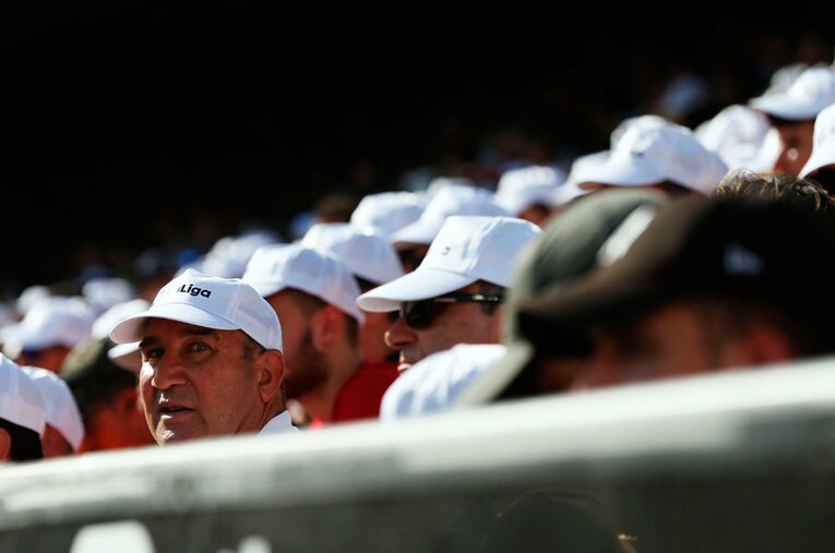 久保建英デビュー戦を象徴する写真。18歳とは思えない味方への指示出し。(2)