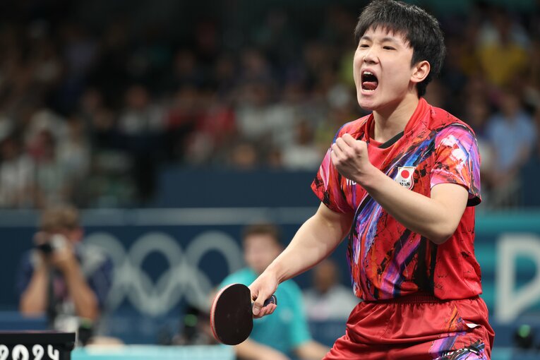 男子卓球団体戦準決勝、スウェーデン戦の張本智和　©︎Tetsuya Higashikawa/JMPA