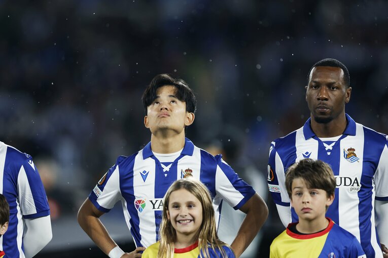 上空から落ちる雨粒を見つめる!?久保　©Daisuke Nakashima