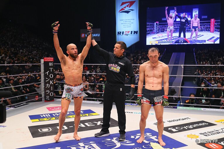 次鋒戦は判定2-1でフアン・アーチュレッタが勝利した　©RIZIN FF