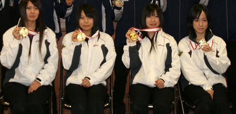 全国高校カーリング選手権優勝（左から吉村紗也香選手、井田莉菜さん、氏原梨沙さん、石垣真央さん）提供：伝書鳩