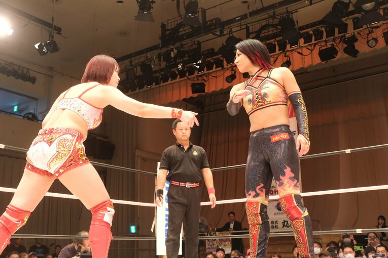 水着グラビアも披露のアイドル路線から急転換…素顔は“オラオラ”、スターダムのベルトも獲得した岩田美香の渇望「総合格闘技かキックにも」(72)