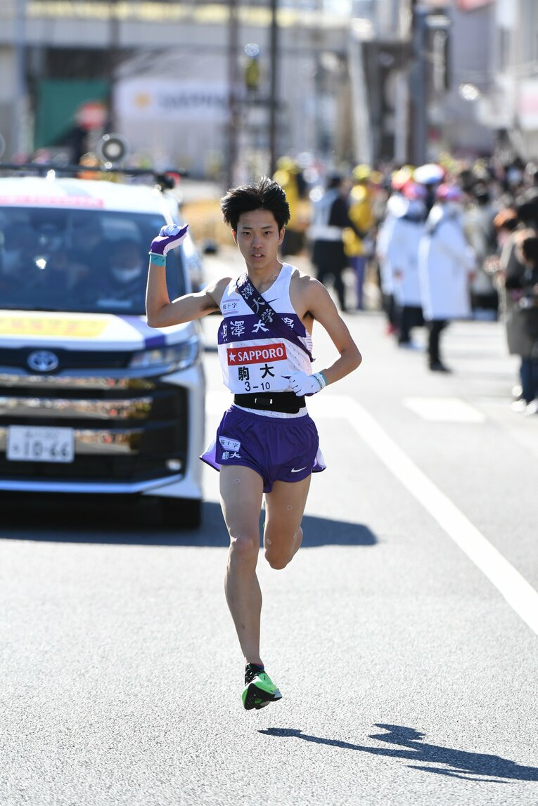 10区のアンカー・青柿はレース中、何度もガッツポーズを見せた　©JMPA