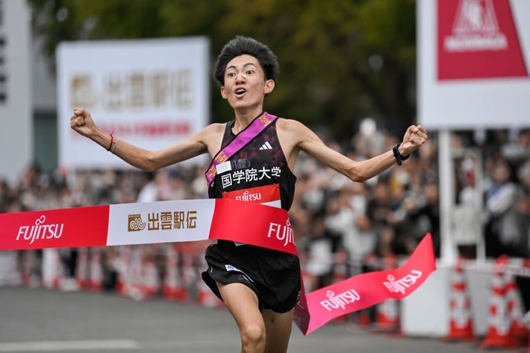 【連続写真】ゴールする平林　©Nanae Suzuki