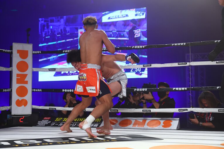 YA-MAN vs.朝倉未来　©RISE CREATION