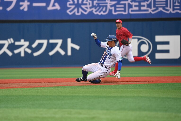 走攻守に堅実なプレーを見せる京田　©Naoya Sanuki