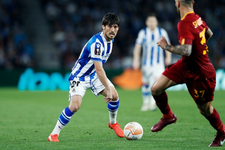 久保建英がELで味わった「先発落ち→敗退」での怒り・悲しみを撮った「タケ！と不調ソシエダサポが期待したが…」〈代表合流前にゴール〉(32)