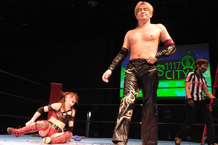 「いつか、傷だらけの背中でウェディングドレスを」 18歳の女子レスラー・鈴季すずが大流血を「嬉しい」と語る理由(27)