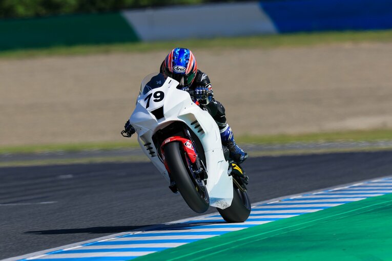 7月にもてぎでホンダCBR1000RR-Rを走らせた小椋。MotoGPマシンでもすぐに通用しそうなパフォーマンスを披露した　©Satoshi Endo