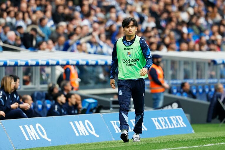 アップに出てきた久保には大きな歓声（とりわけ子供たち）が飛んだ（写真は右に続きます）　©Daisuke Nakashima