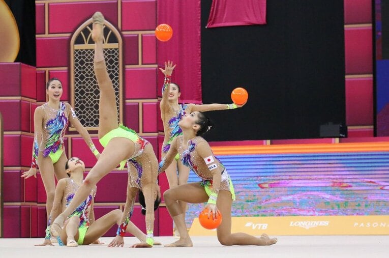 新体操日本代表が欧州勢破り金メダル。“恋”の指導やルール変更も追い風に。(10) ／ photograph by Ryota Hasebe