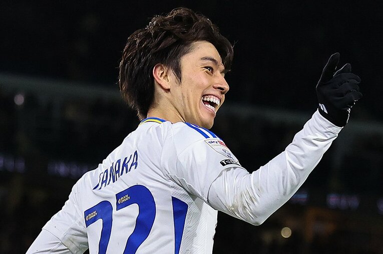 リーズで躍動する田中碧。イングランドの地でも日本代表でも、今後への飛躍を予感させる時を過ごしている　©Robbie Jay Barratt-AMA/Getty Images