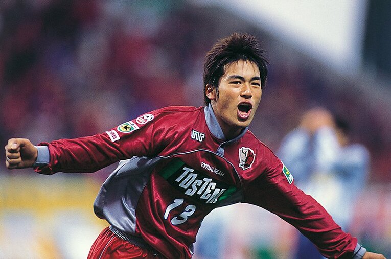 ゲルト・ミュラーのように“点取り屋”になって欲しいと願いを込められて「13番」を背負った柳沢敦。その活躍で鹿島にとって特別な番号となった ／ photograph by KASHIMA ANTLERS