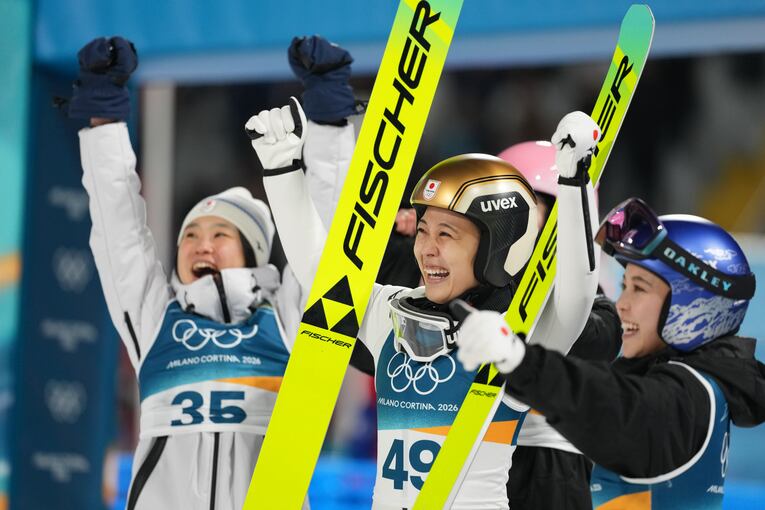 ミラノ・コルティナ五輪女子ノーマルヒルの現地写真【スワイプするとそのほかの写真もご覧になれます】　©Tsutomu Kishimoto／JMPA