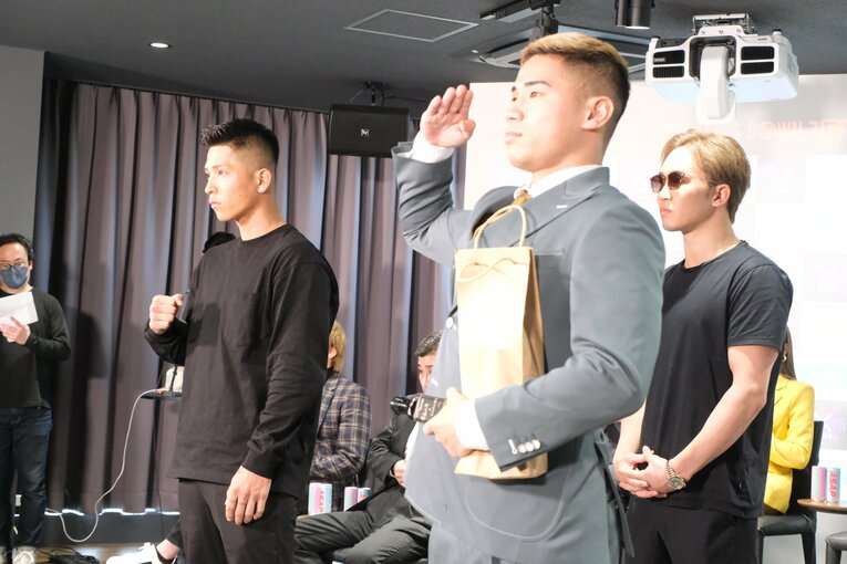 『ブレイキングダウン7.5』の会見にて。外枦保は醤油ニキと対戦する　©Norihiro Hashimoto