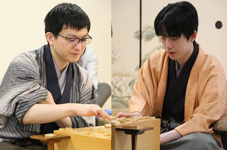 永瀬拓矢九段と藤井聡太王将。決着局となった王将戦第7局で、永瀬が2時間54分の大長考に入った真相とは ／ photograph by Shintaro Okawa