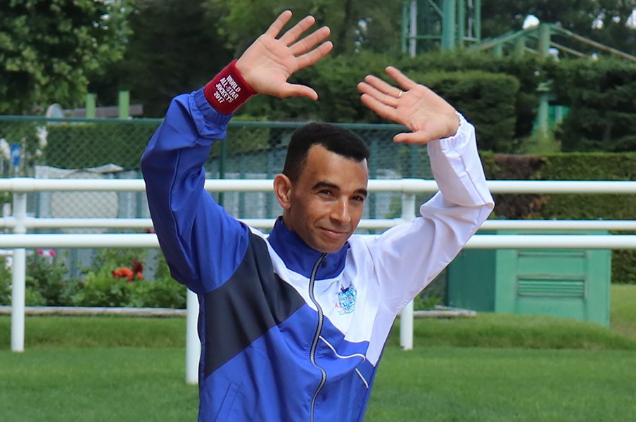 武豊を尊敬するジョアン・モレイラ。マジックマンは通年免許を目指す!<Number Web> photograph by Satoshi Hiramatsu