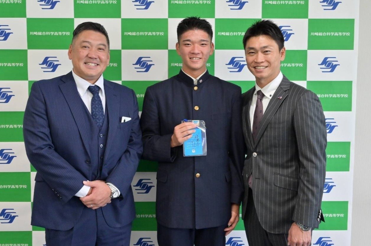 「青木宣親さんがやってきた！」普通の工業系高校“初のドラフト指名”はなぜ起きた？ ヤクルト育成1位左腕は「右利き用グローブで野球始めました」＜Number Web＞ photograph by Kawasaki city high school for Science and Technology