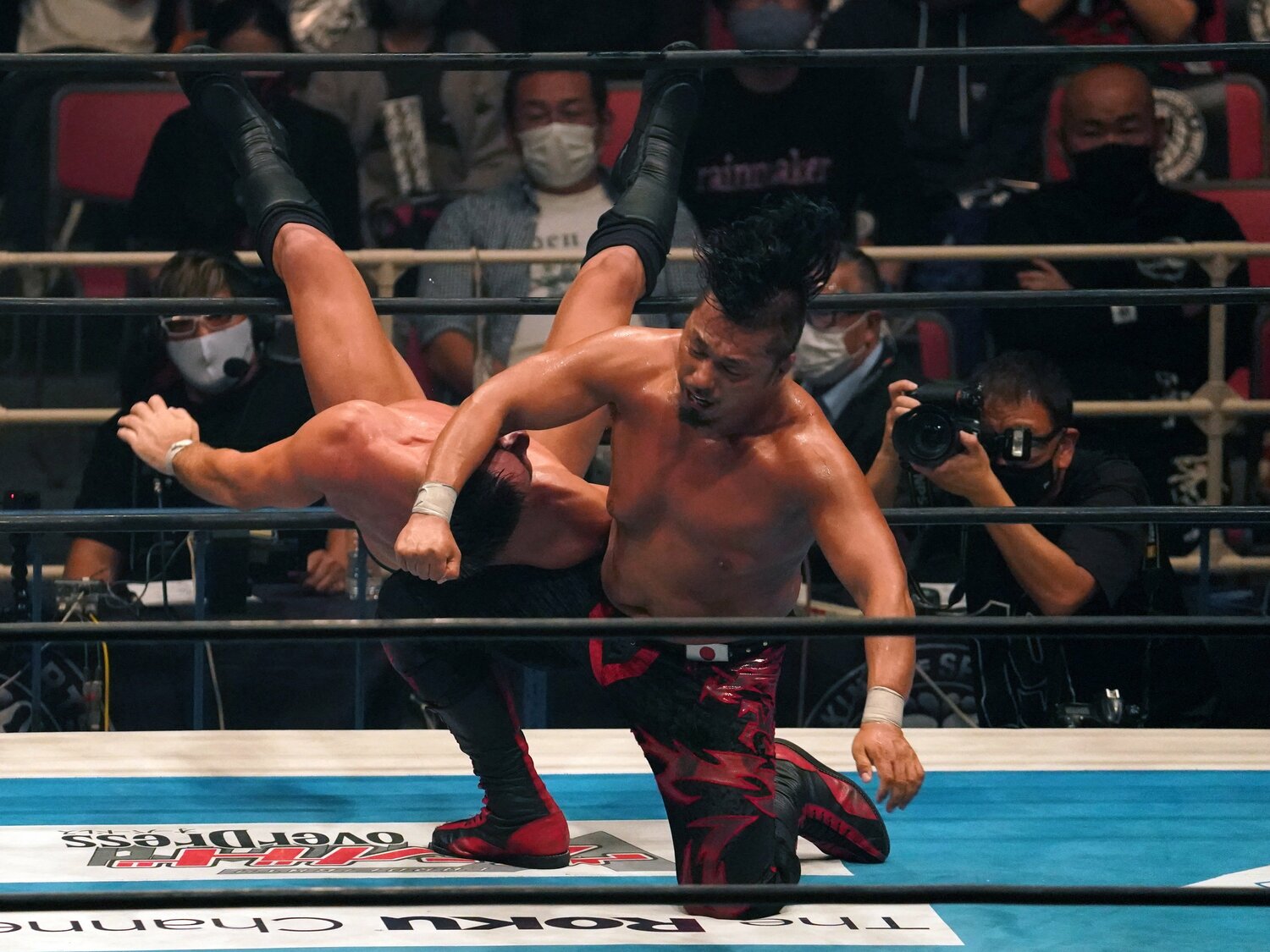 ザックにパンピングボンバーを叩き込む。運命の「1.4」東京ドームに向けてお膳立ては整った