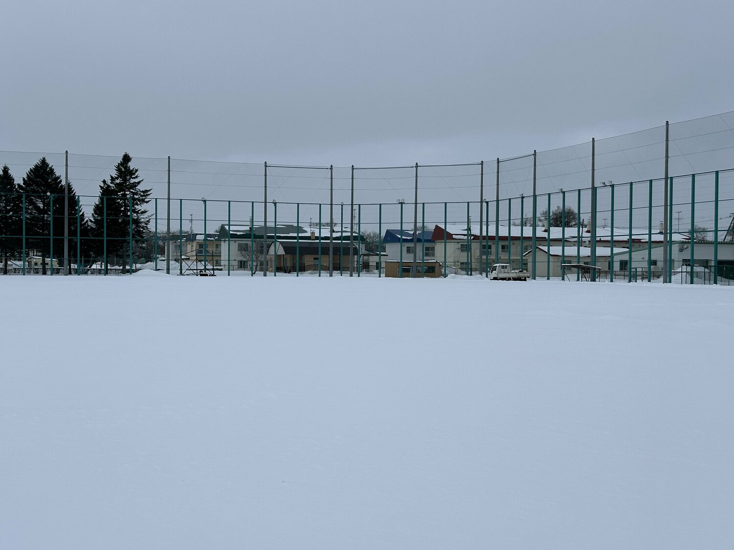 雪に覆われたグラウンド　©Yuji Yanagawa
