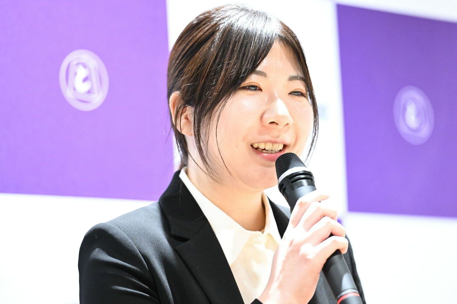 会見での西山。笑顔を見せる場面も　©Keiji Ishikawa