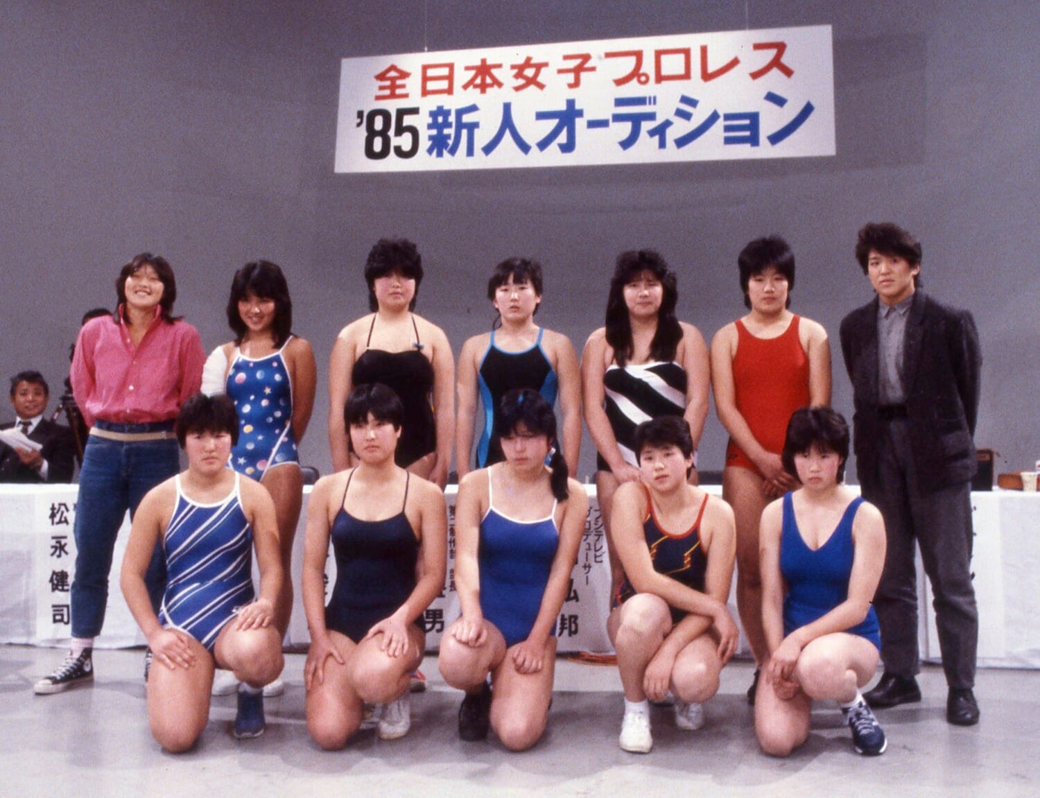 宇野久子（前列左端）、西脇充子（前列右から2人目）ら同期たち。練習中に急逝した佐藤真紀さん（後列右から4人目）の姿も　©東京スポーツ新聞社