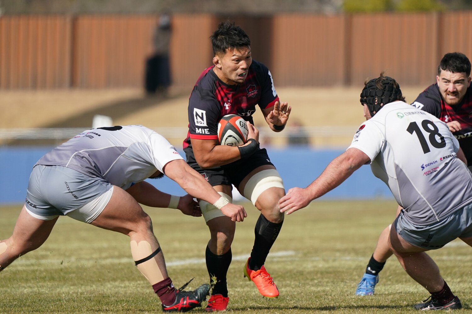 昨シーズンは2試合に出場した近藤雅樹。先発した試合では南アフリカ代表のフランコ・モスタートとロックでコンビを組んだ ©︎MIE Honda HEAT