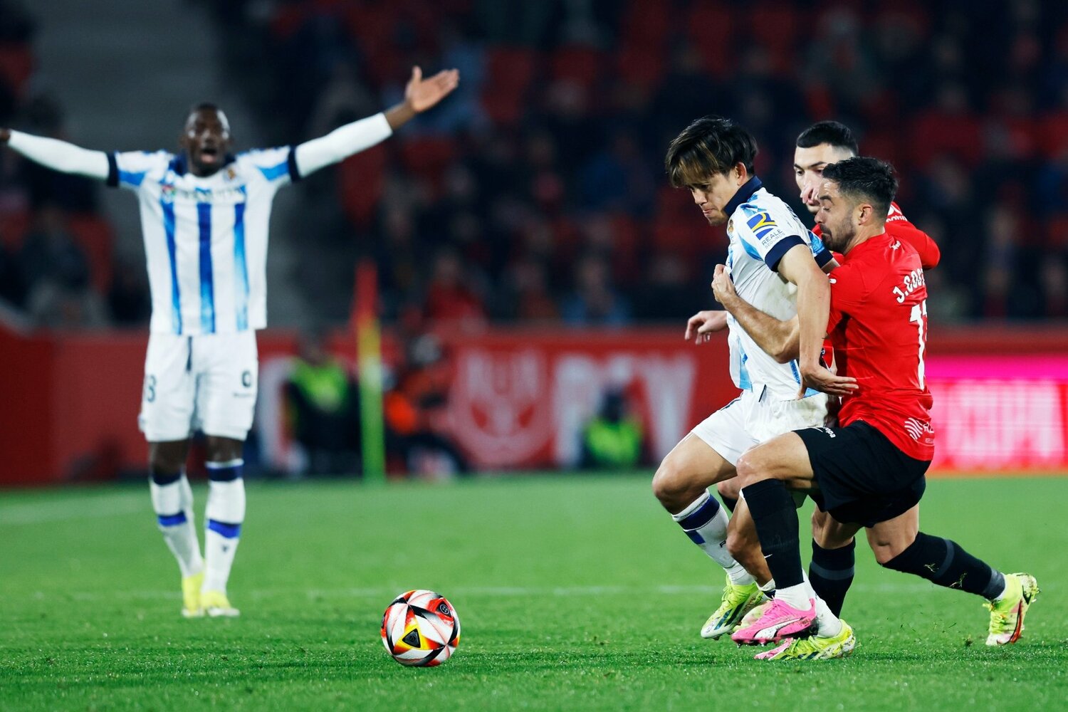 ジャウメ・コスタのハードマークにトラオレも思わず……