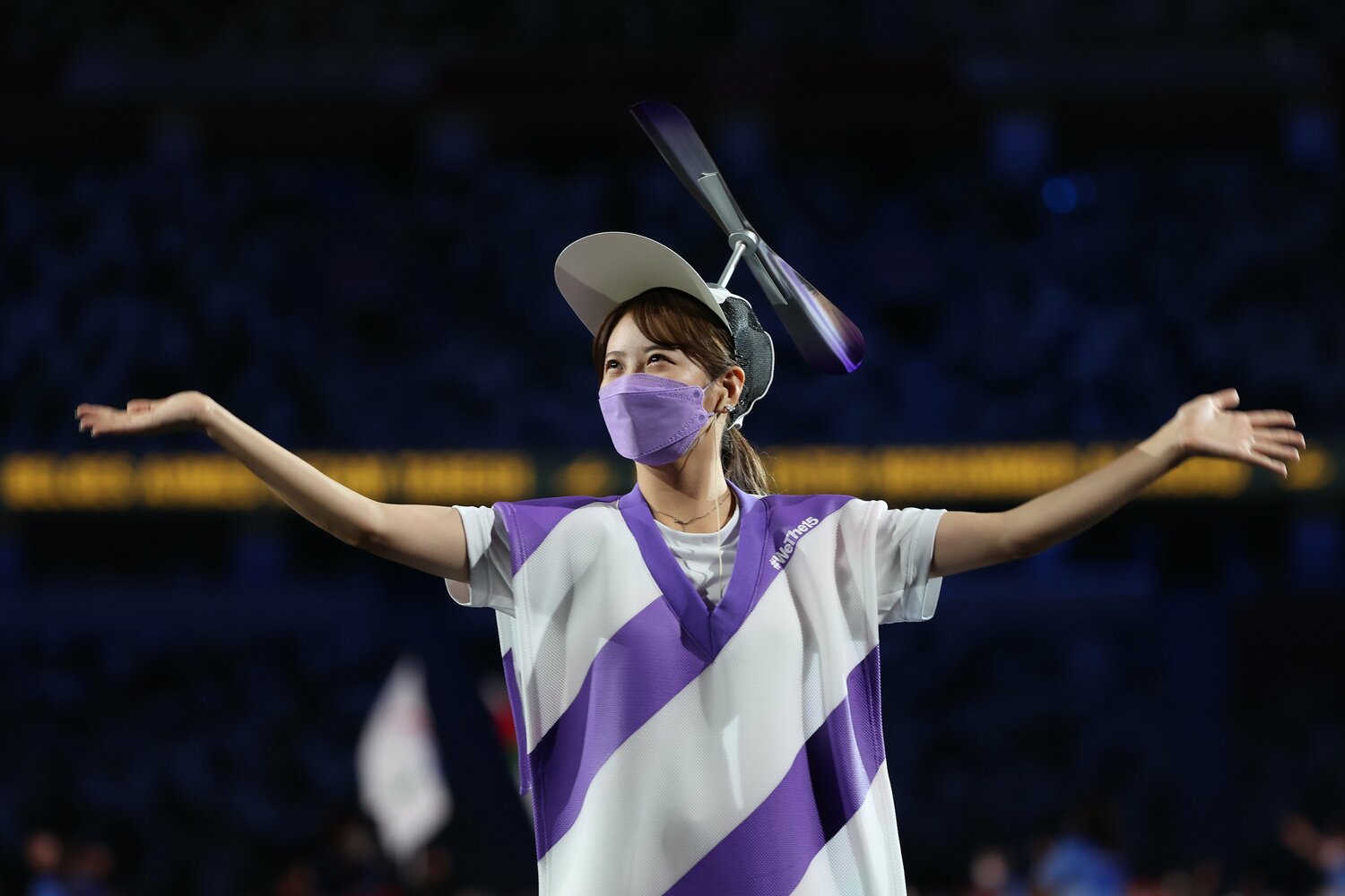 話題になったプロペラを付けた帽子。演出家ウォーリー木下さんは「あれは実はタケコプターではなくて(笑)」と話した ©Getty Images