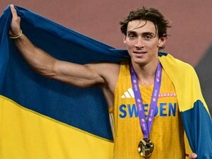 「質問の意図が分からなかった」世界陸上で衝撃の新記録…棒高跳・デュプランティスに会見で飛んだ“まさかの質問”の中身 「少し視点を変えますが…」