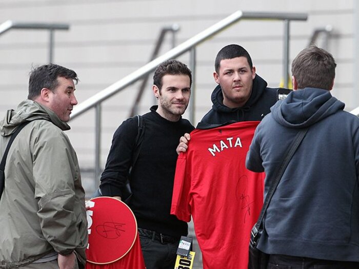 マンUの2列目に史上最高額で参戦！マタは“衝動買い”ではなく“福袋”？＜Number Web＞ photograph by AFLO