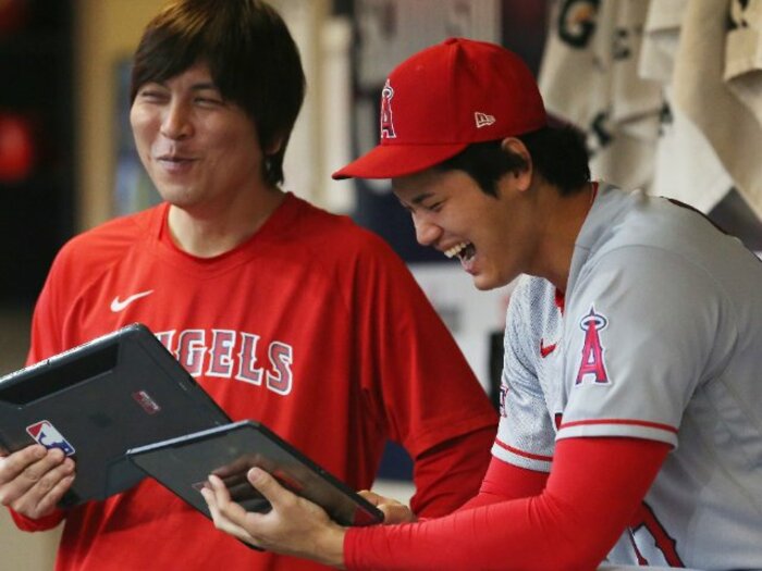 大谷翔平と水原通訳の“空気感ピッタリ”な関係性…キャッチボールに運転、“11年目の絆”が深すぎた「翔平の英語はみなさんが思っているより…」＜Number Web＞ photograph by AFLO