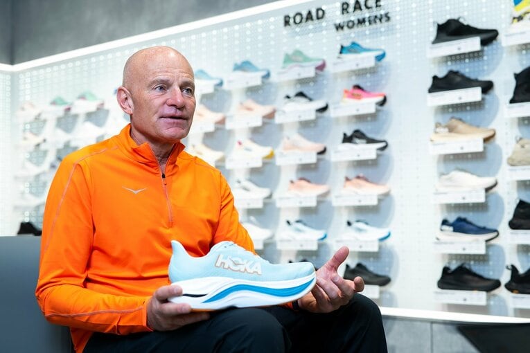 ランシュー界のゲームチェンジャー。“厚底シューズの生みの親”HOKA共同創業者が明かす「“厚底”はアルプスを駆け下るための秘策だった」(2)