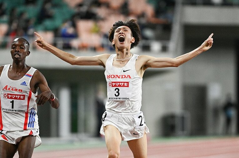伊藤達彦は日本選手権10000mを制し五輪代表に内定した。「正直、諦めていた」と語った背景には何があったのか ／ photograph by Asami Enomoto