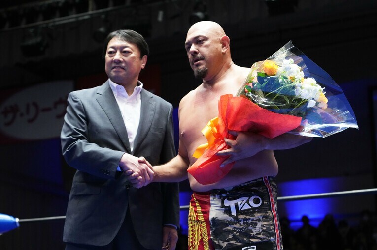 川田利明と太陽ケア　©Essei Hara