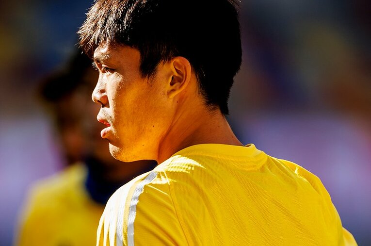 カタールW杯、日本代表ディフェンス陣のキーパーソンとなる冨安健洋。彼は古巣に自らの経験を還元していた　©Kiichi Matsumoto